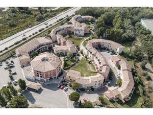 Chambre de service de 42 92 m² à Rousset