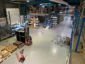 A Vendre locaux d'activité - proche Salon de Provence