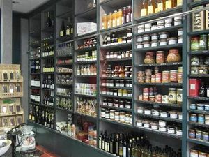 FONTAINEBLEAU RUE GRANDE EMPLACEMENT N°1 BOUTIQUE DE 48 M²