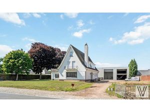 Commercieel te koop in Oostrozebeke met 6 slaapkamers