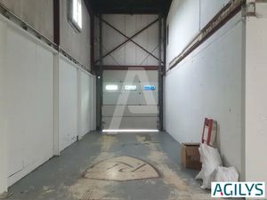A LOUER - Entrepôt avec bureaux d'accompagnement à Champigny à proximité de l'A4 - Idéal P