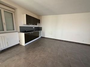 Location appartement 3 pièces 78 m² à Lons-le-Saunier (39000)