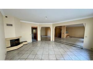 Location maison 5 pièces 202 m² à Aix-en-Provence (13090)  2 600 €