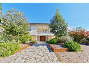 Caussade - Maison sur sous-sol  commerces à pied.