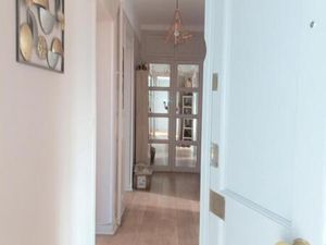 4E étage sans ascenseur  lumineux 2 chb  grands placards + cave