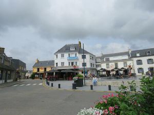 Lesconil - Immeuble sur le port