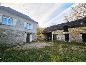 Maison de 110m² avec deux granges et terrain 2500m²