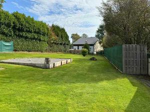 Charmante maison rénovée avec terrasse et grand jardin.