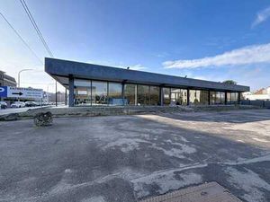 1.600 m² de surface commerciale