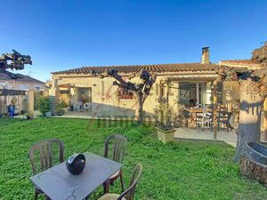 A vendre sur la commune de Cheval Blanc maison de plain pied 3 chambres jardin.