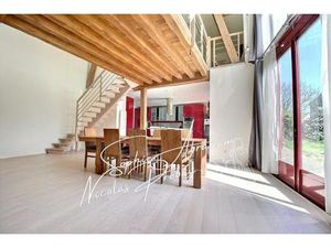 Maison en pierres avec dépendances et terrain