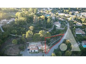 Terrain viabilisé à Draguignan  col de l'ange de 889m² LOT 1  pour une maison de 133 35m²