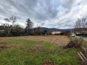 Terrain à bâtir de 658m² - viabilisé - libre constructeur