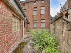 Maison à rafraîchir avec cour