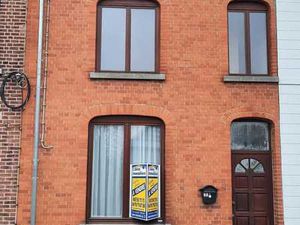 Grande maison unifamiliale avec garage