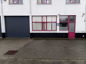 Atelier / Entrepôt avec bureau