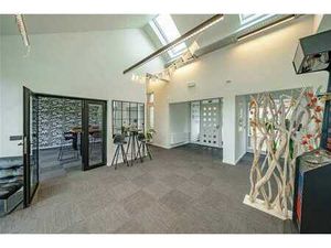 Mont-Saint-Jean - Bureaux AAA de 42 5m² + espaces coworking