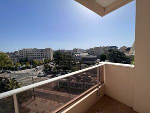 Location appartement 1 pièce 35 m² à Lyon 8 (69008)