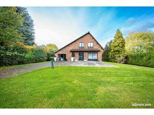 Maison individuelle semi-plain-pied possibilité activité libérale ou commerciale sur 1855m