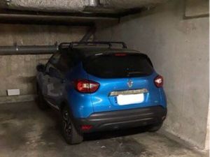 Place de parking dans immeuble sécurisé