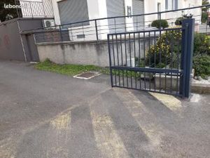 Loue Local Commercial 56m2 (Av. Clôt Bey)