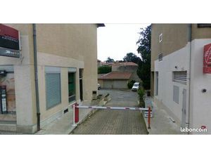 Garage à louer hyper centre st Genis Laval