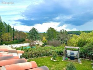 Domaine de 325 m2 avec dépendance