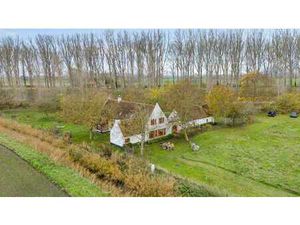 Ferme authentique rénovée à vendre le long du canal Léopo...