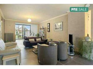 Maison économe en énergie avec 3 chambres  garage et jardin.