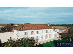 BEL ENSEMBLE AVEC GRAND TERRAIN ET DEUX MAISONS LOCATIVES