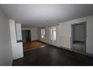 Appartement en plein centre-ville de La Charité sur Loire  p