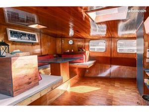 Bureaux sur une péniche à Lyon