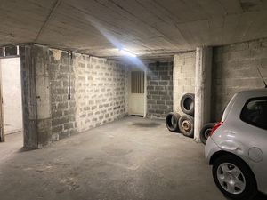 SAINT LAURENT DU VAR - CENTRE VILLE - STATIONNEMENT EN SOUS