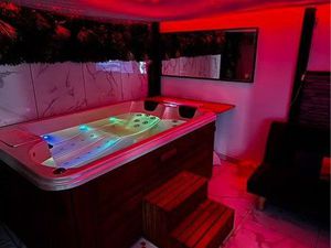 Fonds de commerce “Love Room” clé en main + communauté de 8 700 abonnés – Lyon 9e