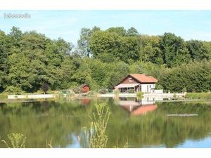 Domaine maison habitation et étang