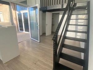 Mur et fond local commercial Pt de crau