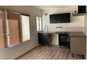 Location appartement  m² T-3 à Charleval  683 €