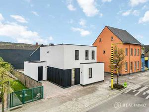 Instapklaar & stijlvol wonen met aangelegde tuin  oprit é...