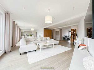 À vendre  entrepôt avec appartement au-dessus  situé à un...