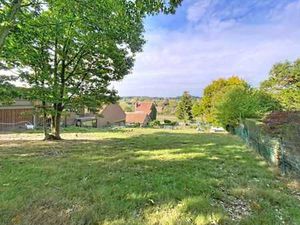 Terrain à vendre offrant une magnifique vue verdoyante