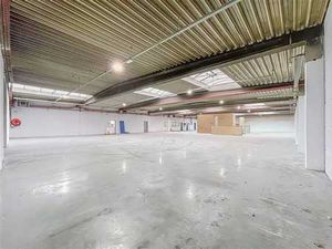 SPACIEUX ENTREPOT DE 1000M²
