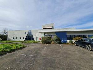 Local d'activités à vendre