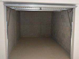 Garage centre villa Aimargues