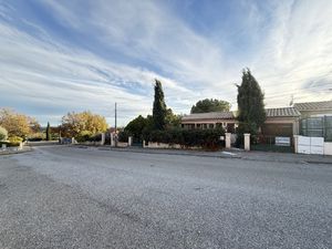 Régusse  Maison d'environ 68m2(A remettre au goût du jour)