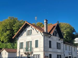 Maison 200 m2 8 pièces 5 suites Centre d'Aubeterre-sur