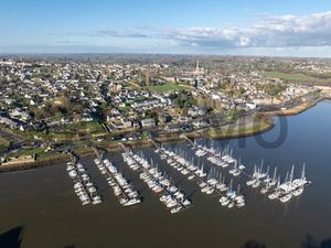 Vente locaux professionnels 168 m² à Tréguier (22220)  322 000 €