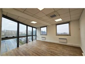 AU PIED DU RER A - Espace Bureaux 170m2 - Rénové - Tout confort - Climatisation - Proximit