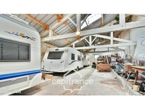 Hangar 5 pièces 592 m²