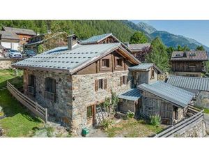 Ferme traditionnelle 5 pièces ? Emplacement privilégié proche des remontées