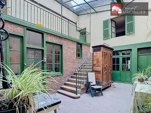 Maison de ville à fort potentiel  belle superficie  centre ville PONT DE VAUX